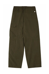 Olive green cargo pants with elastic waistband and flap pockets from c.p. company men’s pantalone cargo con patch green
