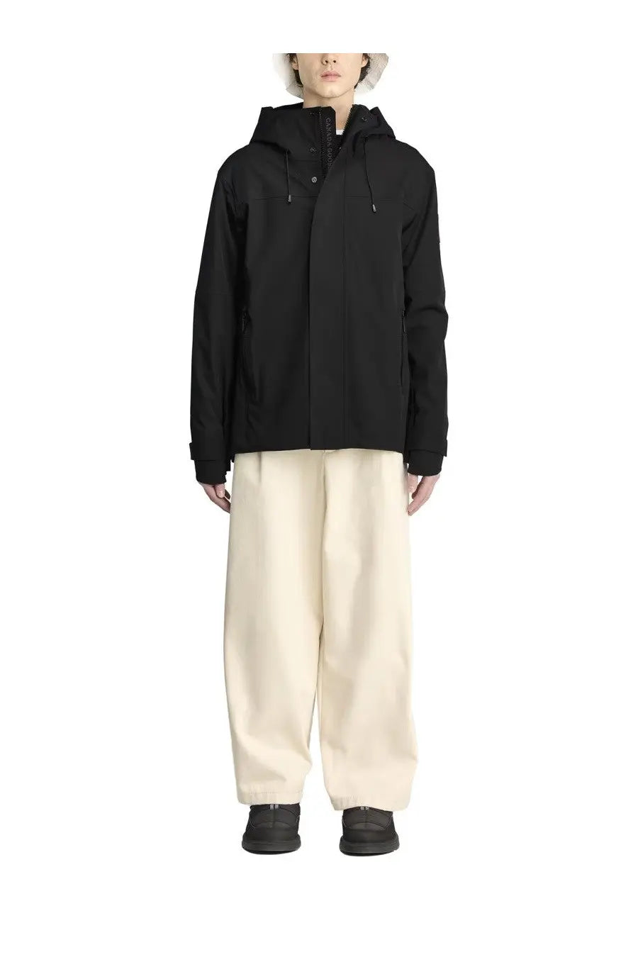 Canada Goose men’s rain jacket rupert black features a sleek hooded design with subtle zipper details