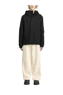 Canada Goose men’s rain jacket rupert black features a sleek hooded design with subtle zipper details