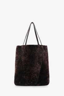 Chloé women’s spin shearling shoulder bag brown dark brown faux fur tote with black leather handles