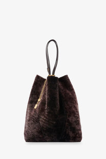 Chloé women’s spin shearling shoulder bag brown in dark brown velvet with black leather handles and gold-tone hardware