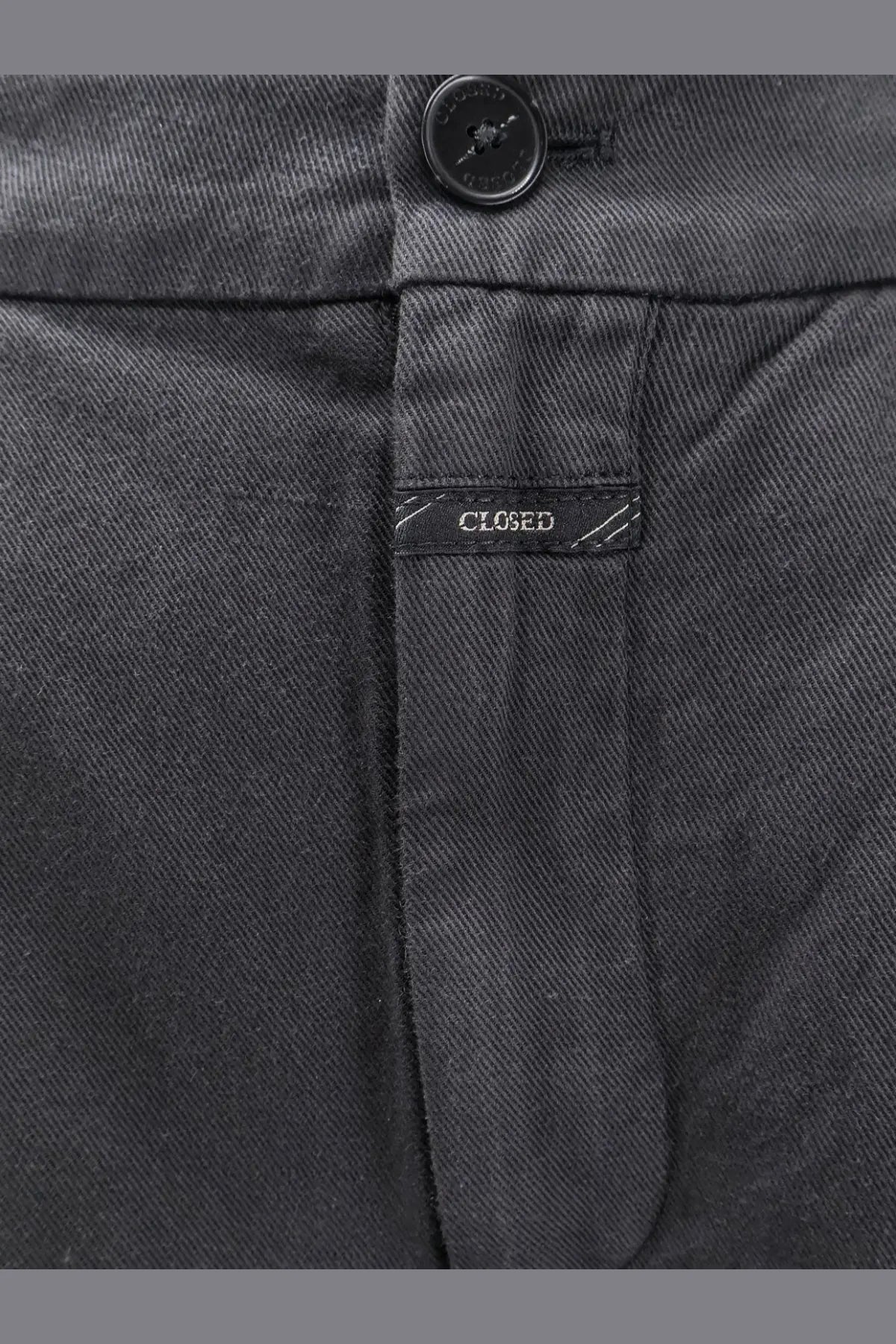 Closed women’s fevyl black cotton and linen blend shorts featuring dark gray textured fabric and black button detail