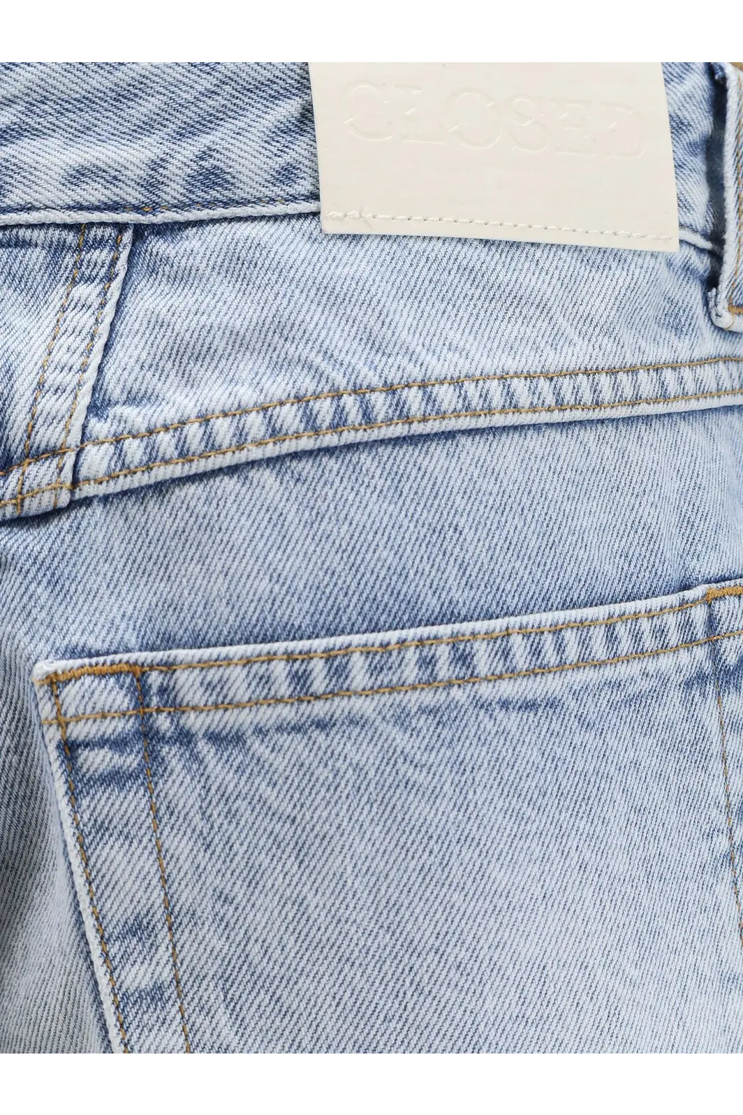 Light-wash denim Closed women jenica bermuda shorts with white leather brand patch on waistband back view
