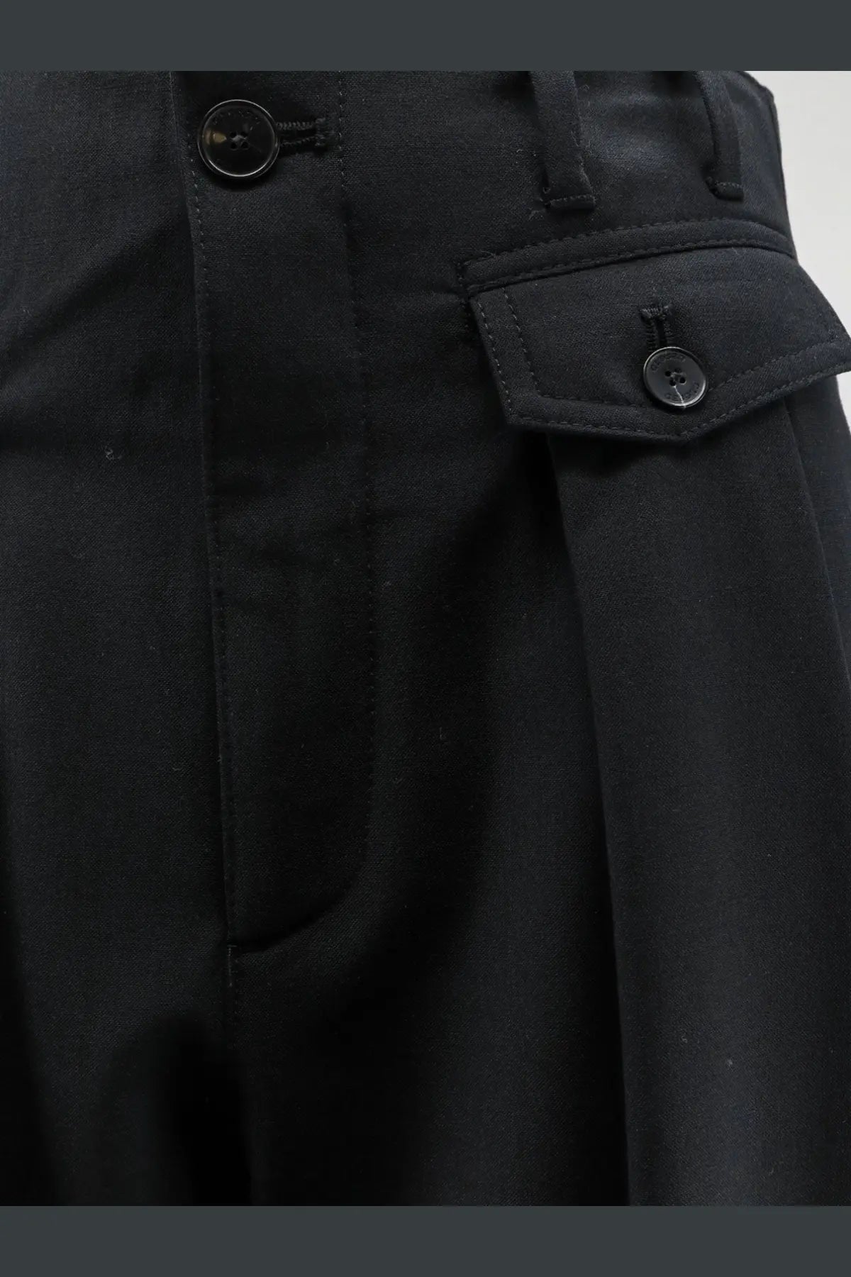 Closed women’s Wenda wool blend trousers black with sleek tailored design and matching black buttons on front and side pocket