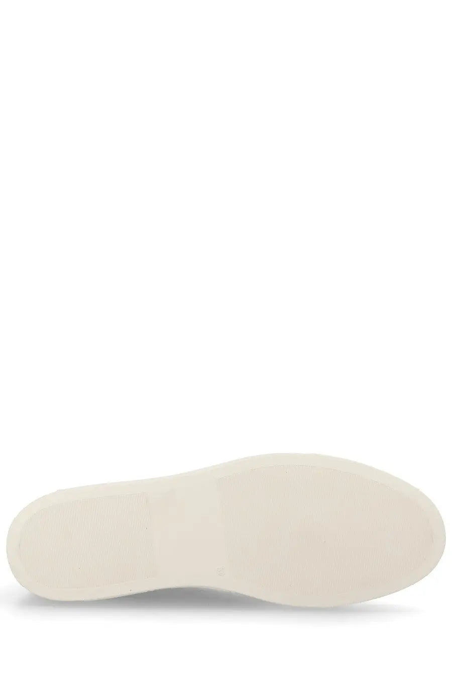 Common projects men’s sneaker achilles beige with cream-colored rubber sole featuring a smooth textured surface