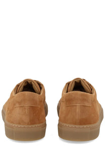 Common projects men’s sneaker achilles beige tan suede low-top with gum rubber sole and subtle stitching details