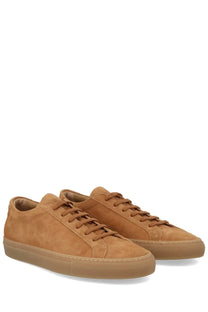 Common projects men’s sneaker achilles beige tan suede low-top with matching laces and gum rubber sole