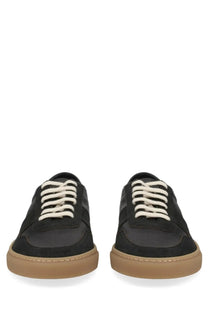 Common Projects men’s sneaker bball black is a low-top shoe in black suede and canvas with cream laces and tan rubber sole