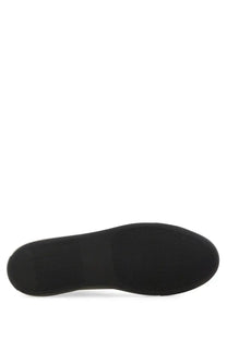 Common projects men’s sneaker low achilles original black with a black rubber sole featuring textured pattern and smooth edges