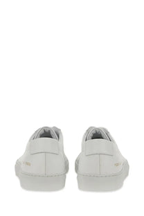Common Projects men’s sneaker low Achilles original white leather sneakers with minimalist design and subtle stitching details