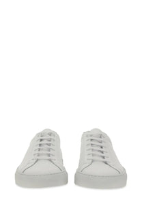 Common Projects men’s low-top sneaker Achilles original in white leather with clean stitching and minimalist design