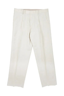 Cream-colored tailored mens dress pants with pleats and subtle stitching details from Costumein pantalone vincent white