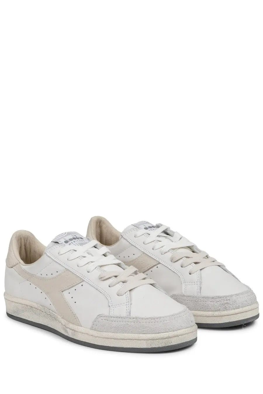 Diadora men’s sneaker prestige used white leather sneakers in white and beige with a distressed finish and logo on the side