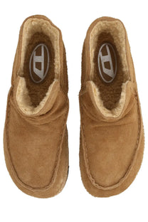 Diesel men’s boot Lukas Akb beige tan suede moccasin slippers with plush beige shearling lining and logo patch insole