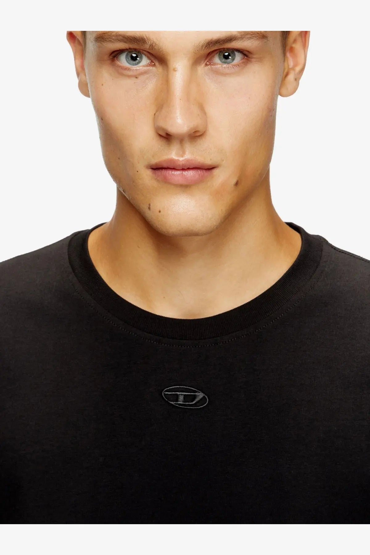 Diesel mens black cotton crew neck t shirt with embroidered black diesel logo on the chest
