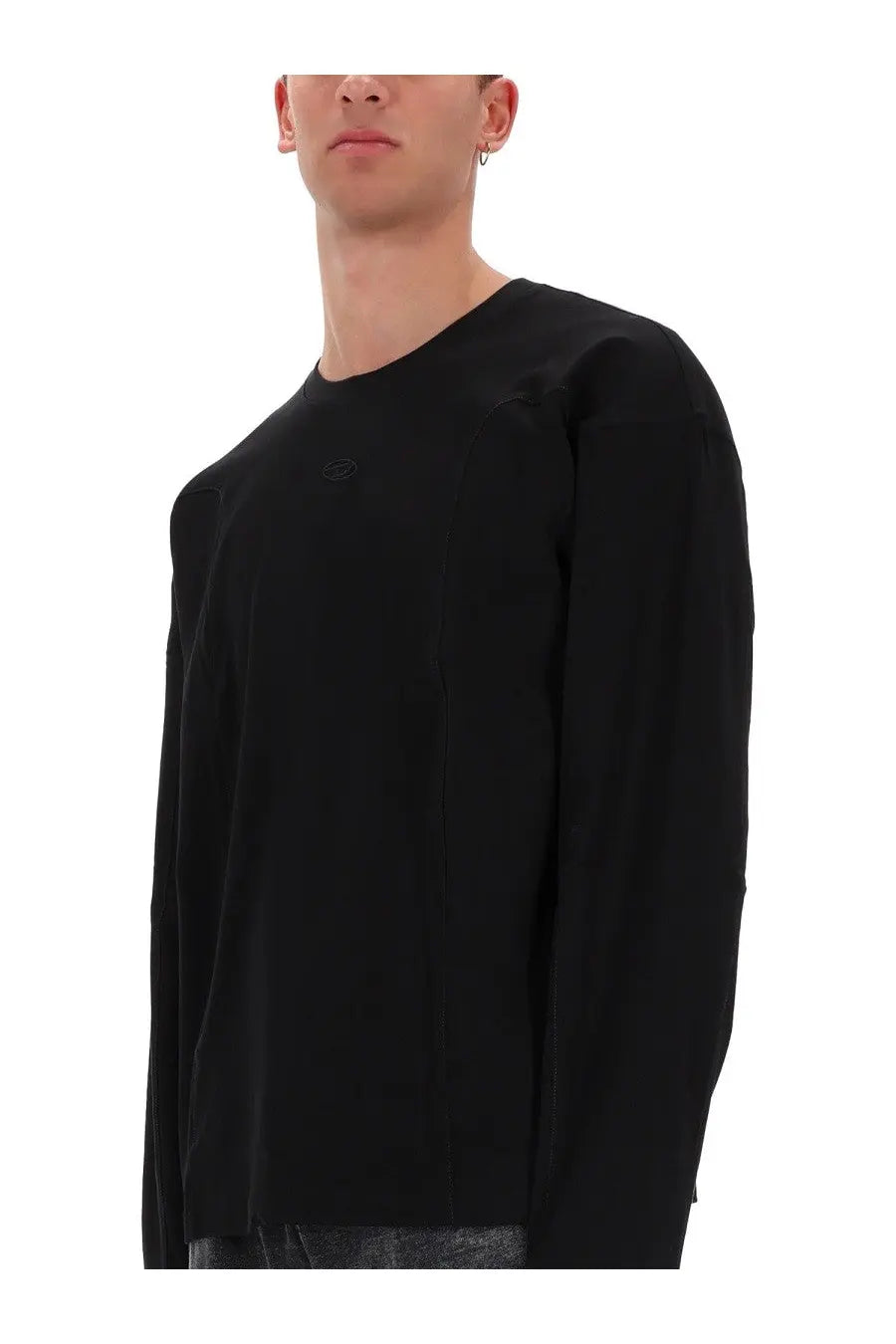 Diesel men’s black cotton long-sleeved sweatshirt with subtle stitching and small embroidered chest logo