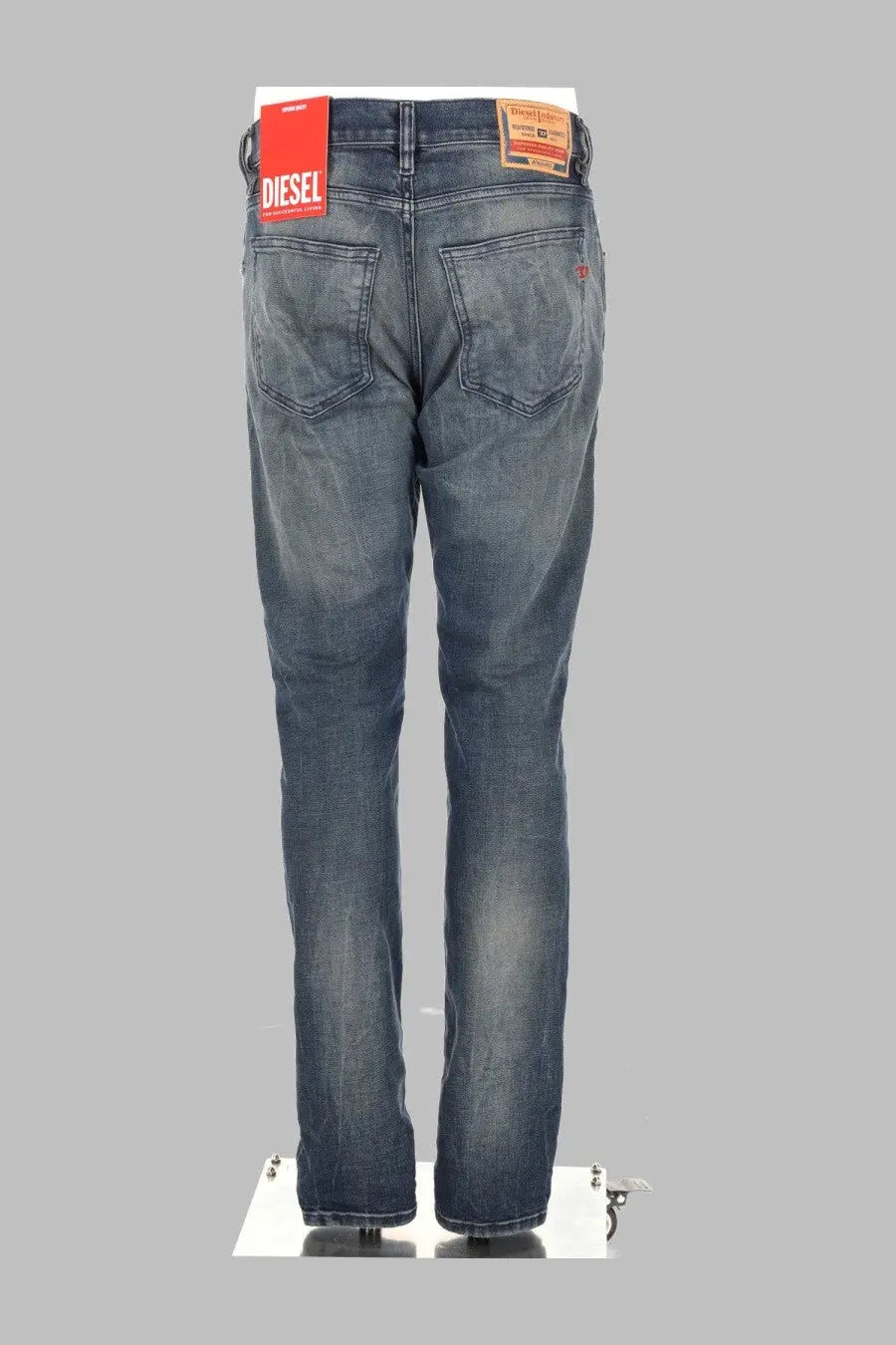Diesel men’s jeans strukt blue dark-wash denim with faded distressed look and classic five-pocket design