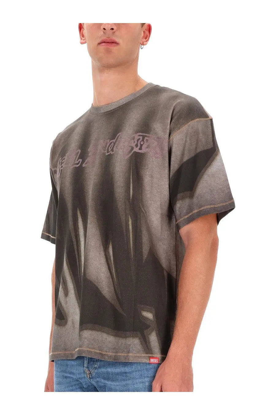Diesel men’s dark gray oversized t-shirt with faded graphic print and subtle stitching details in boxt show style