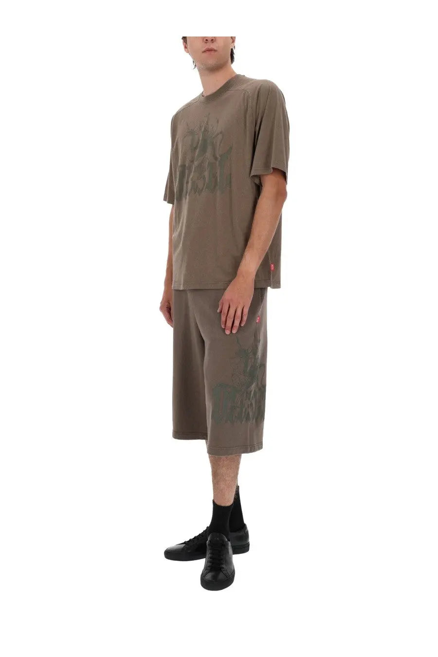 Olive green short-sleeved t-shirt with faded graphic print from diesel men’s shorts con stampa brown collection