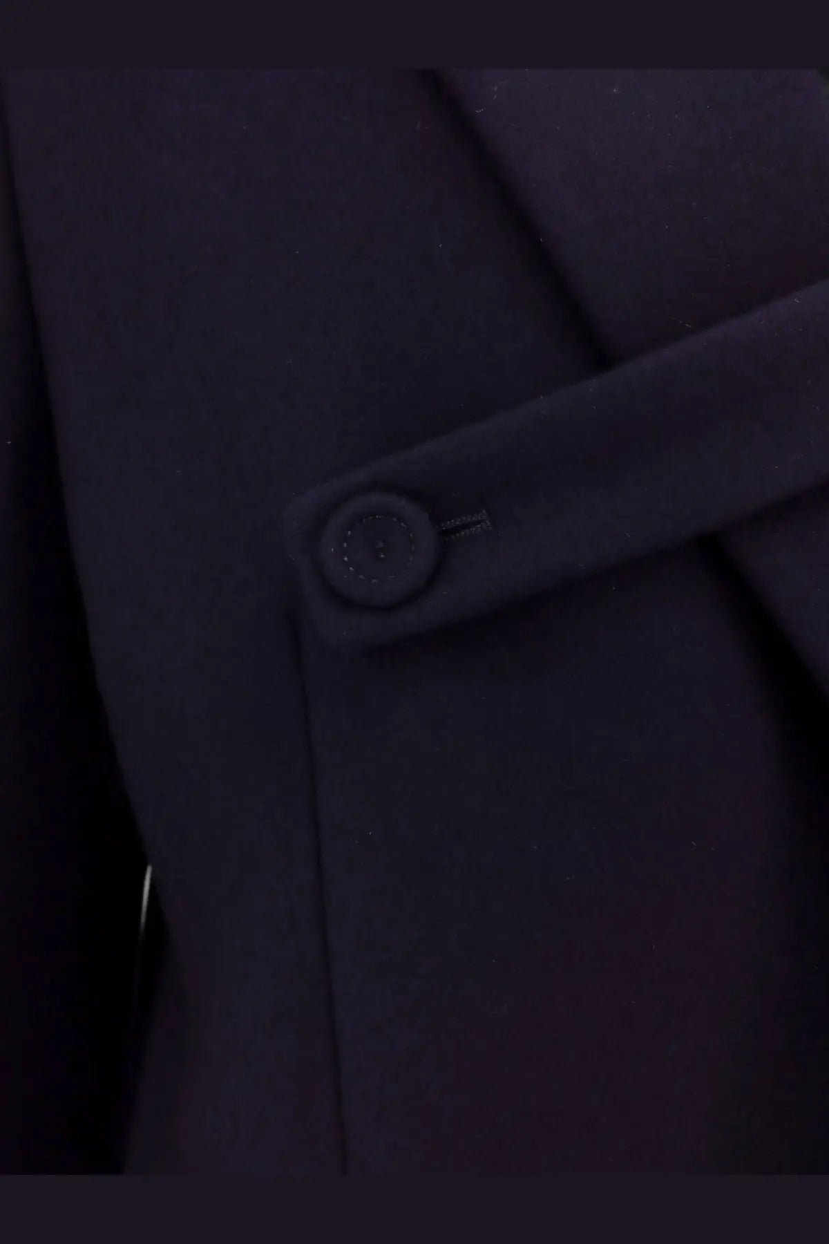 Dior men’s single breasted black virgin wool coat button with subtle texture and matching dark navy fabric