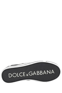 Black rubber sole with white dolce and gabbana logo on dolce and gabbana men’s dg sailing sneaker pattern