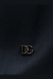 Silver metallic dg logo pin detail on dolce &amp; gabbana men’s black martini linen shirt