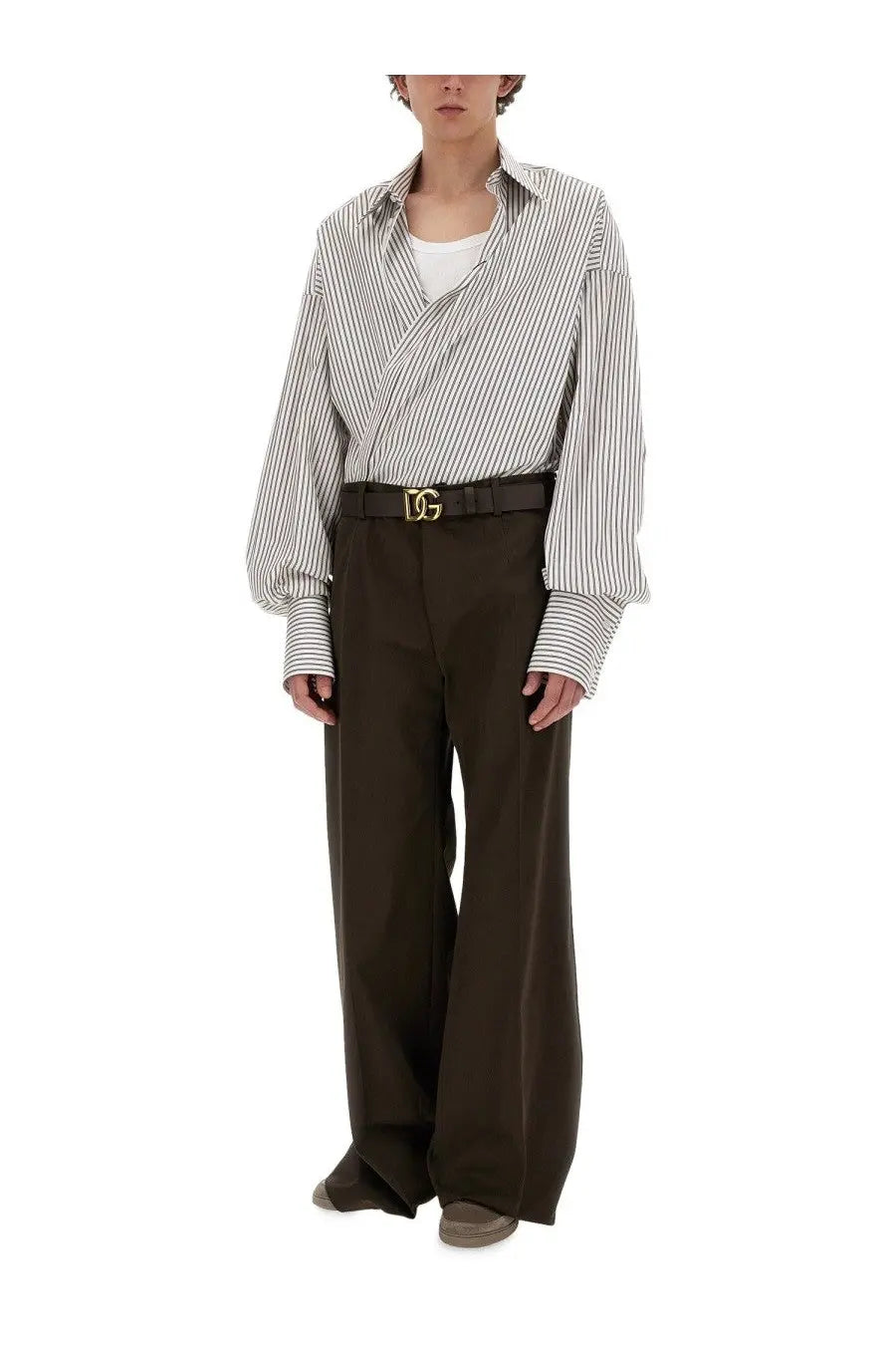 Black leather belt with gold tone dolce gabbana logo buckle paired with men’s super over shirt multicolor