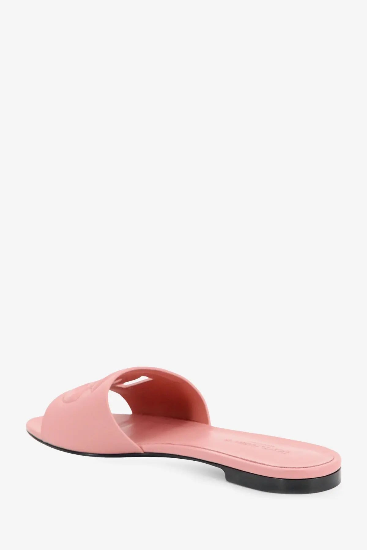 Dolce gabbana women’s pink leather slide sandal with black rubber sole and embossed logo on strap