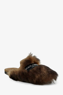 Brown faux fur dolce and gabbana slip-on mule sandal with black logo band in montone suede mogano