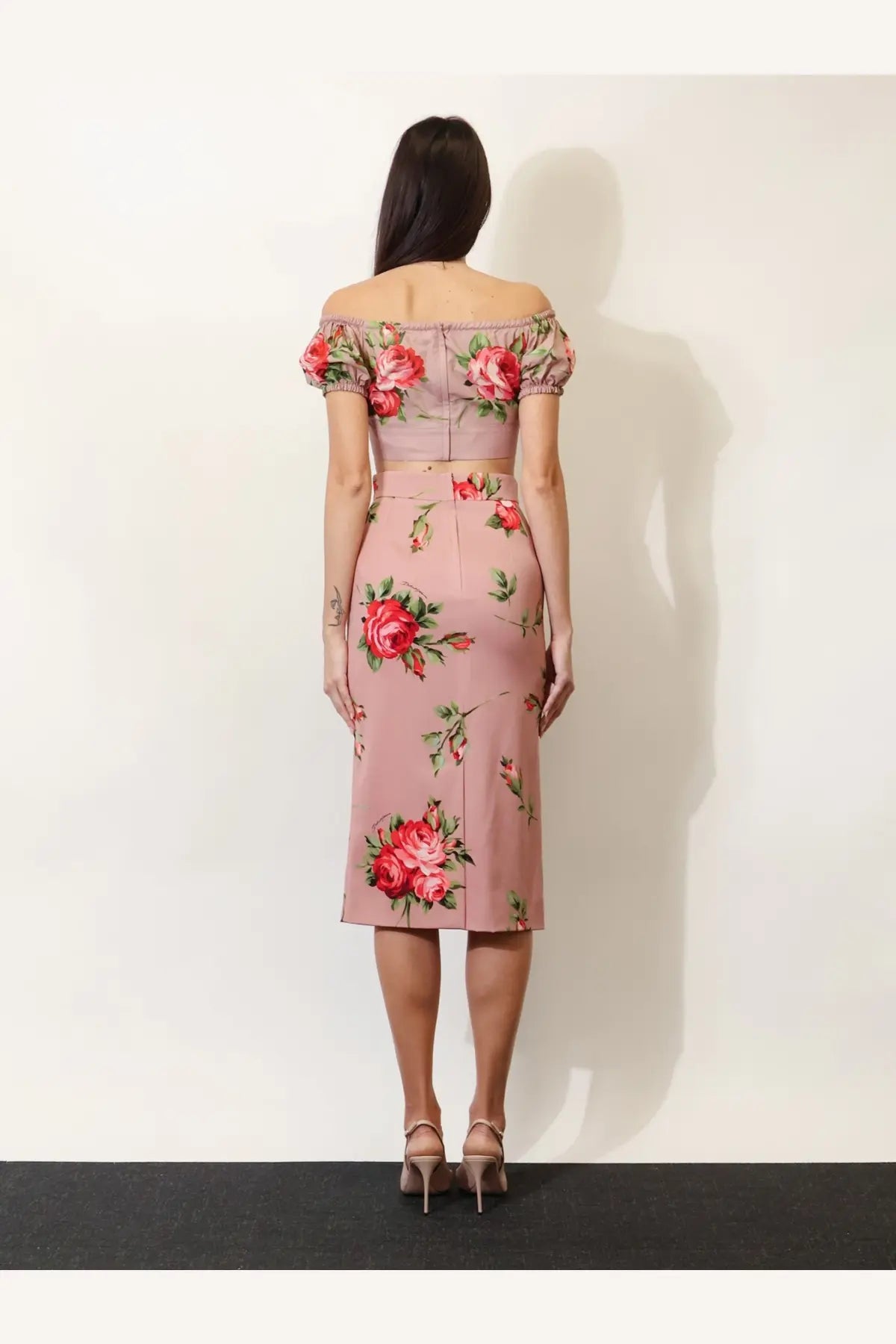 Dolce &amp; gabbana women’s pink floral off the shoulder two-piece set with red roses green leaves on stretch silk fabric