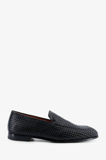 Doucal’s men’s braidy leather loafers black featuring black woven leather with a smooth leather tab