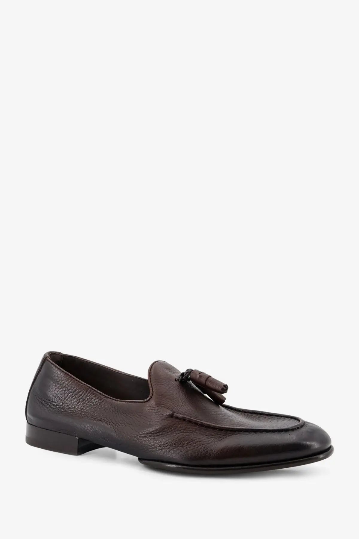 Doucal’s men’s daino leather loafer in dark brown with tassel detail at the front made from leather