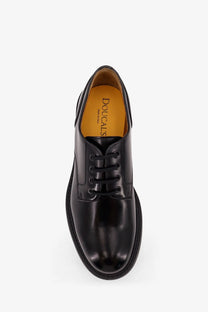 Black leather lace-up oxford shoe with polished finish and classic design by doucal’s for men
