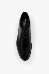 Doucals men’s black oxford shoe in patent leather with a polished finish and classic lace-up design