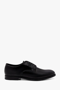 Doucal’s men’s black leather oxford shoe with polished finish and classic lace-up design