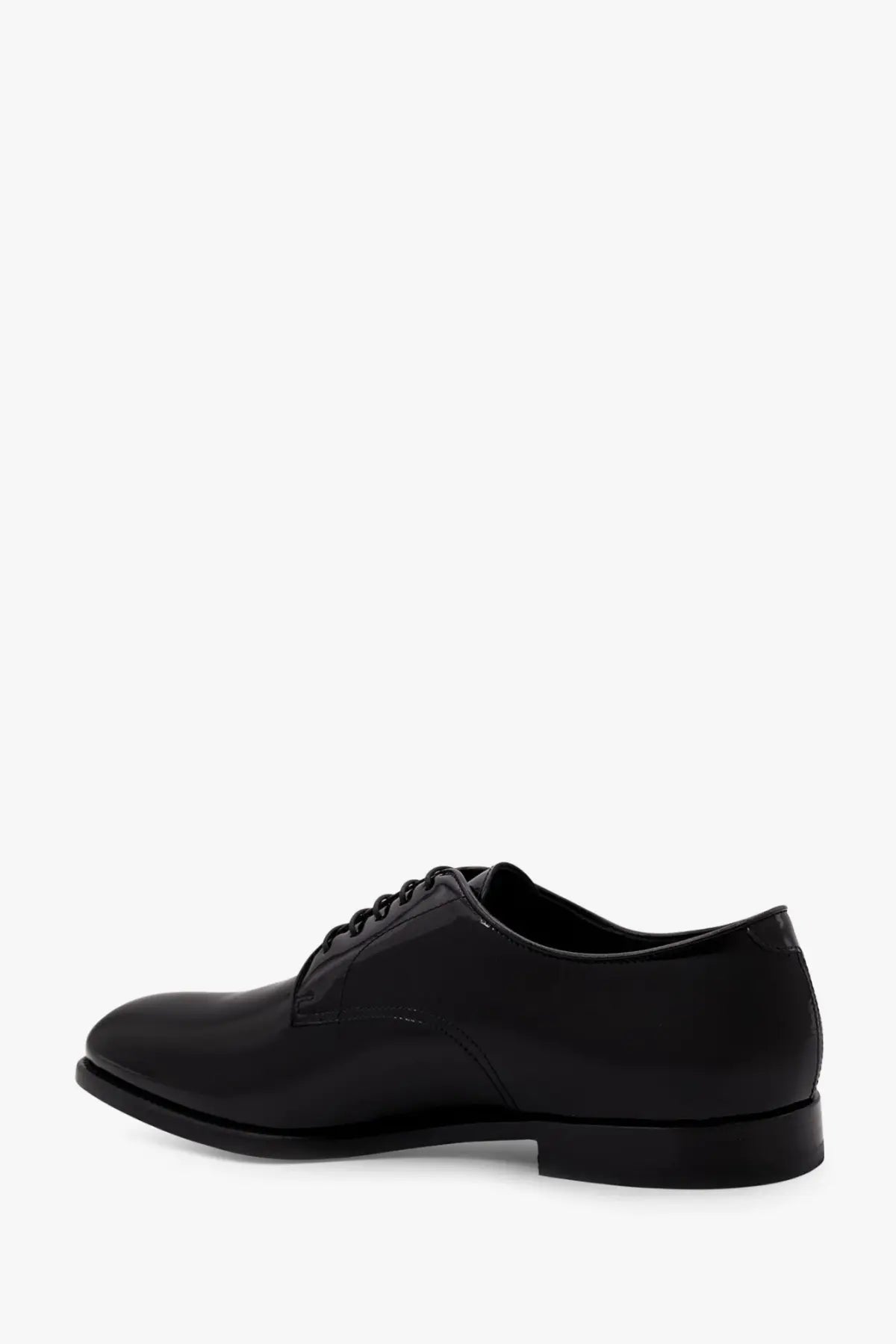 Doucal’s men’s black patent leather oxford shoe with polished finish and classic lace up design