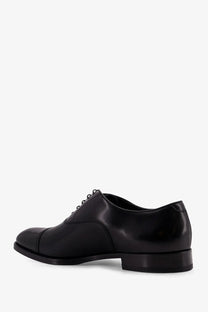 Doucal’s men’s black leather oxford shoe with polished finish and classic cap toe design