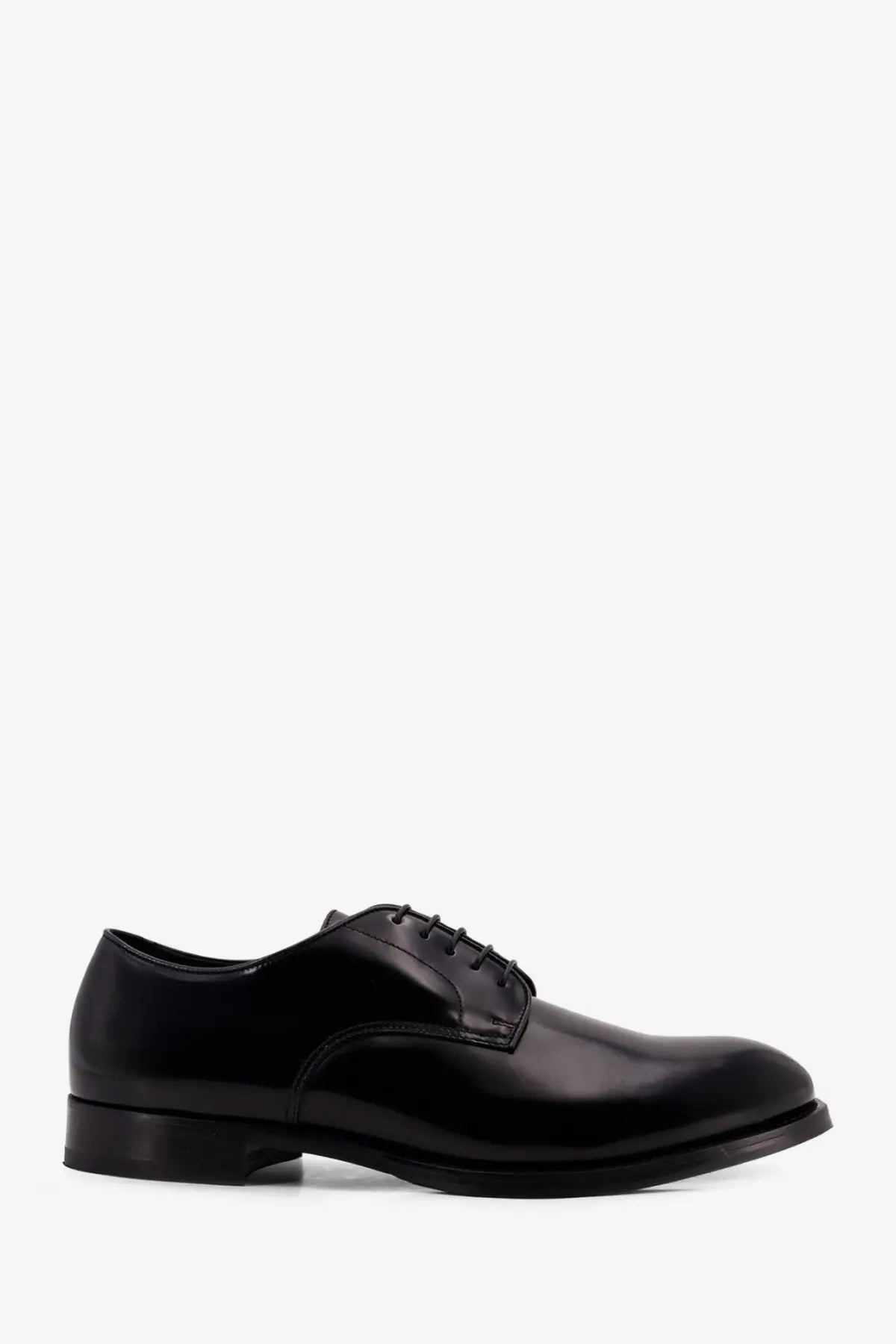 Doucal’s men’s black leather derby shoe with polished finish and classic lace-up design