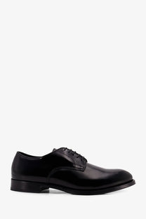 Doucal’s men’s black leather derby shoe with polished finish and classic lace-up design