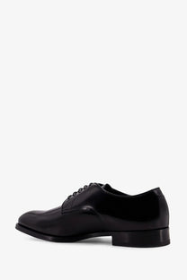 Doucal’s men’s leather lace black patent leather derby shoe with polished finish and classic lace-up design