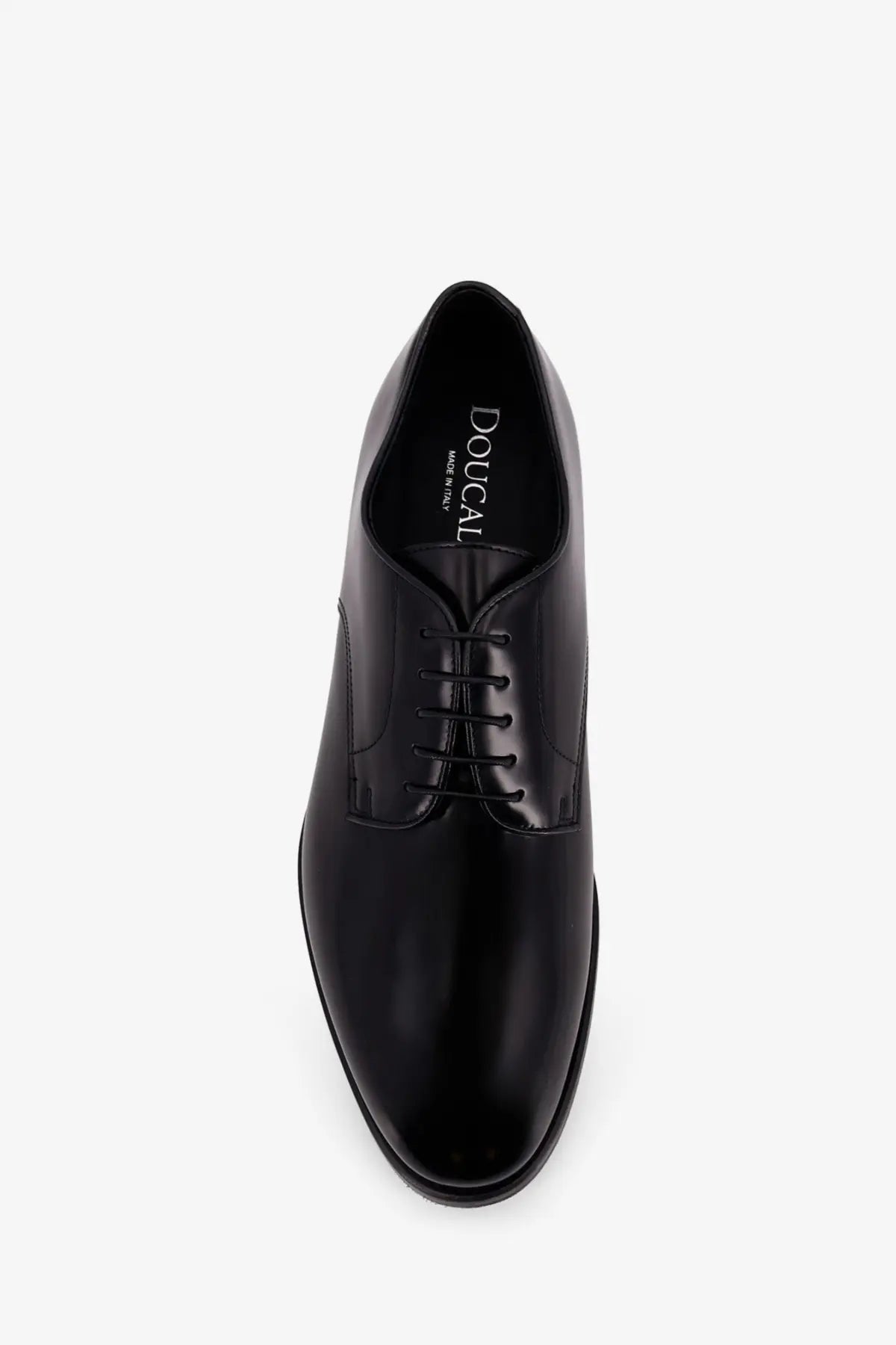 Doucal’s men’s black leather formal shoe with classic lace-up design and branded interior lining