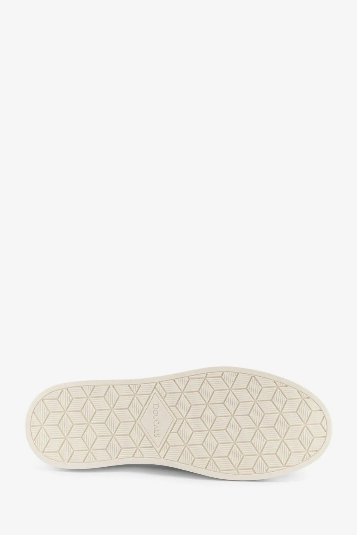 Cream-colored rubber sole with geometric diamond pattern and moncler logo on doucals men’s morgan leather sneakers gold