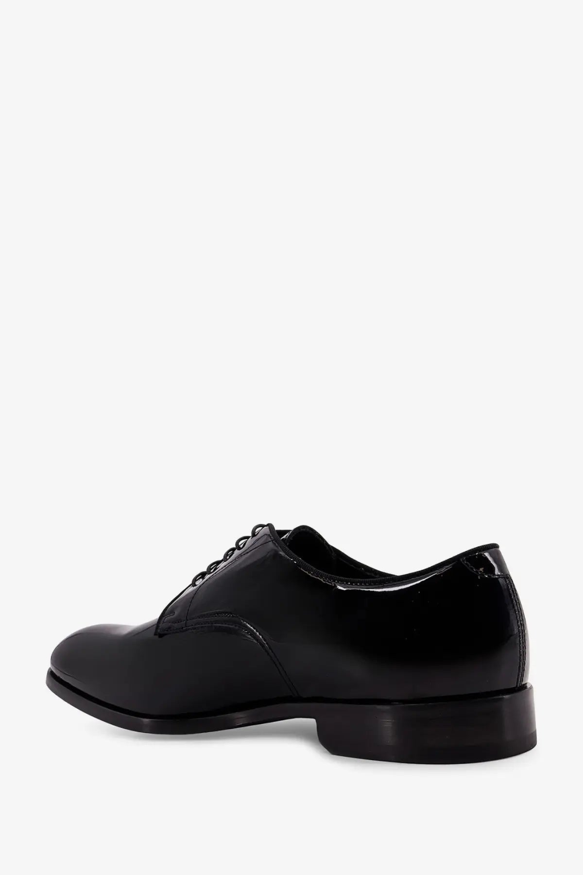 Doucal’s men’s black patent leather oxford shoe with polished finish and classic lace-up design