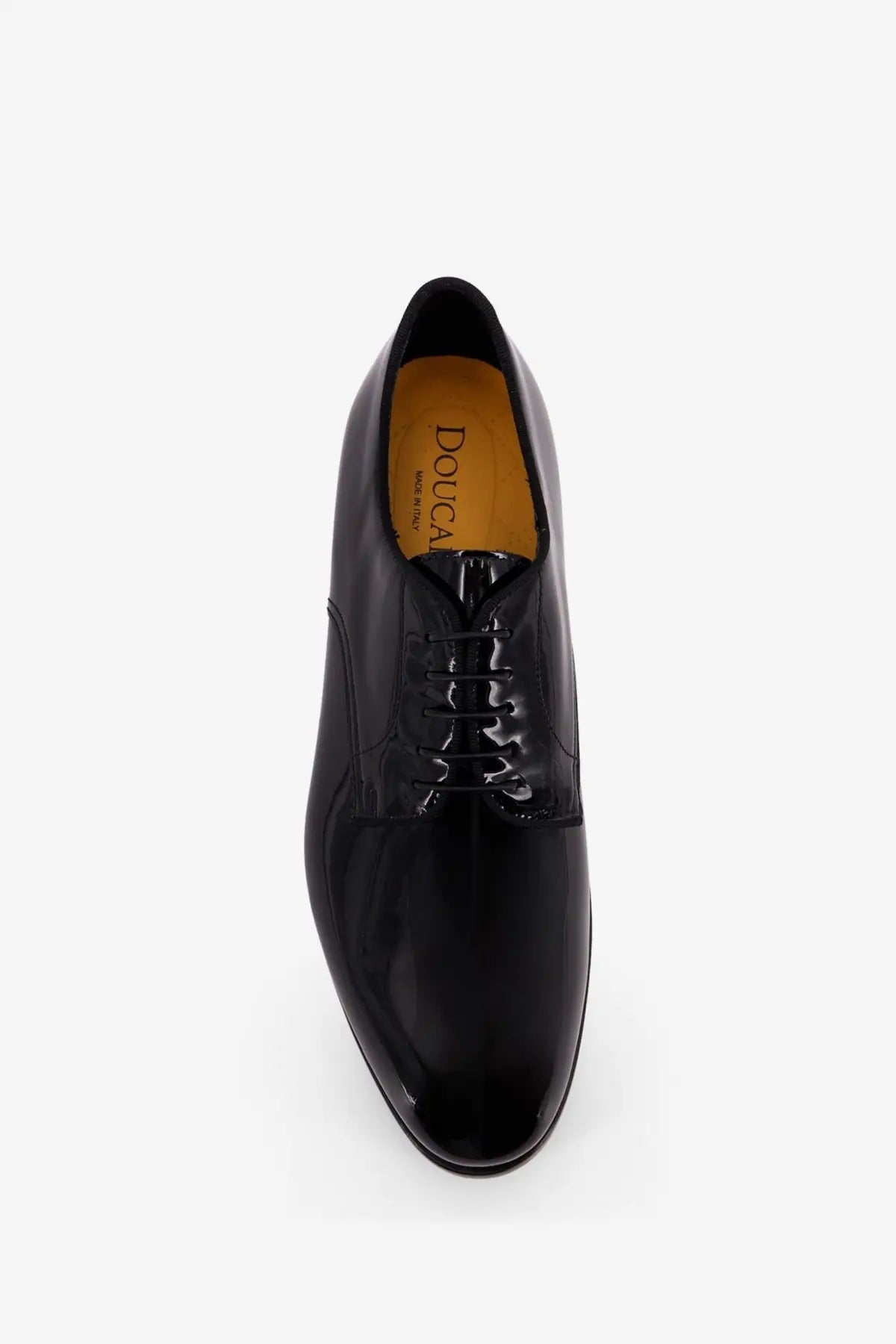 Doucal’s men’s patent leather black lace-up oxford shoe with polished finish and visible Doucal branding on insole