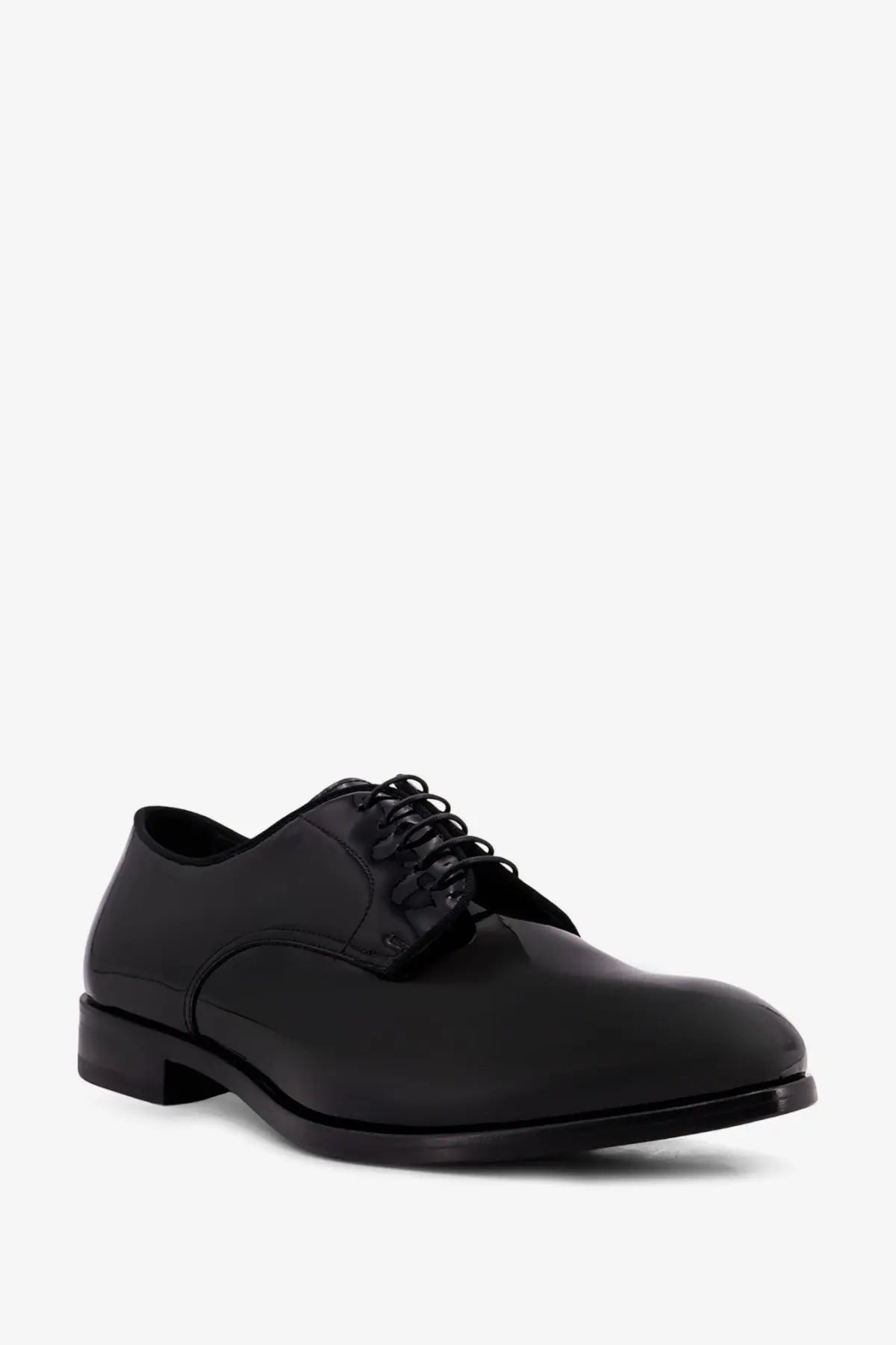 Doucal’s men’s black patent leather lace-up oxford shoe with polished finish and classic design