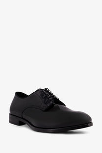Doucal’s men’s black patent leather lace-up oxford shoe with polished finish and classic design