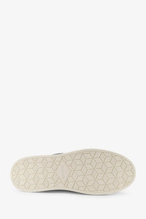 Cream-colored rubber sole with geometric diamond pattern and doucal’s branding on doucal’s men’s visone suede loafers blue