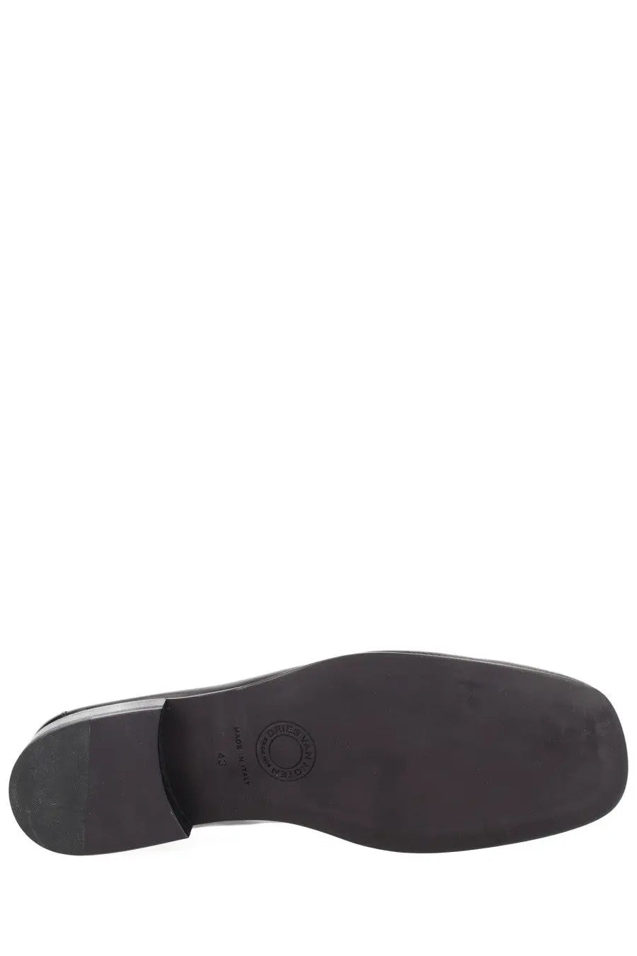Black rubber sole with circular embossed logo near the heel of dries van noten men’s mocassino in pelle black