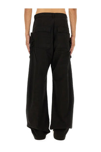 Back view of DRKSHDW men’s cargo pants Stefan black with wide-leg design high waistband and two large back pockets
