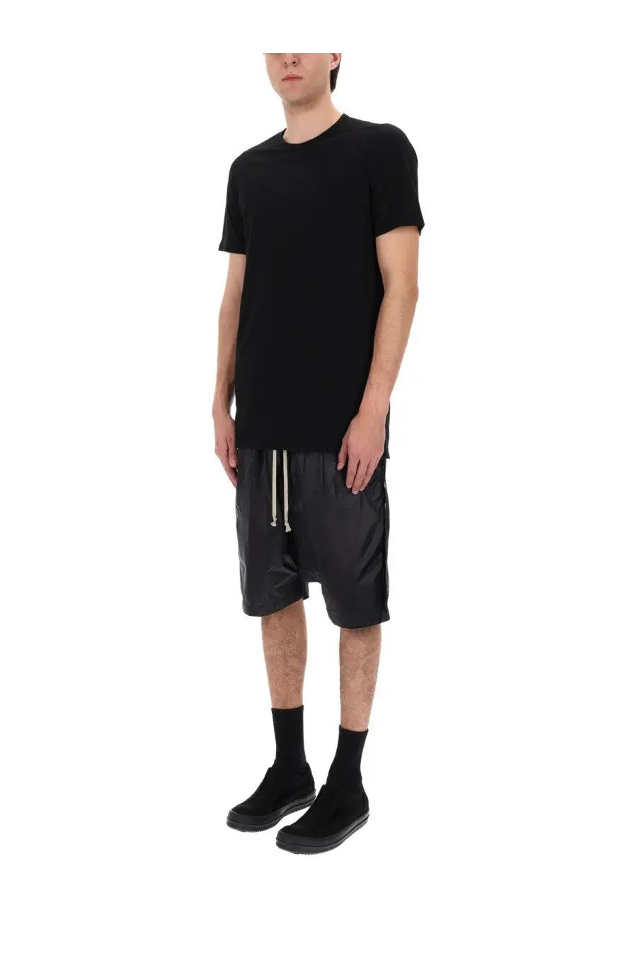 Drkshdw men’s level black shirt black short-sleeved relaxed fit t-shirt with ribbed crew neckline front view